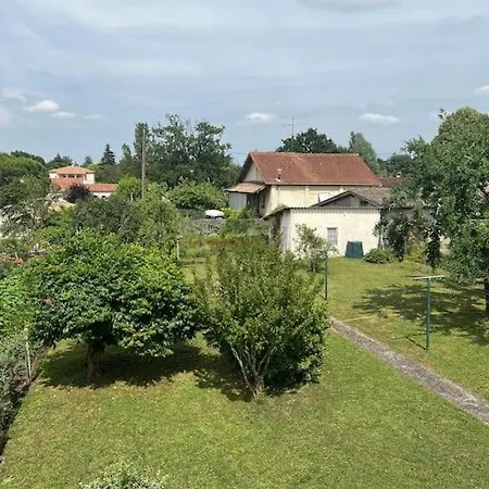Jolie Maison Individuelle De Village Avec Jardin *